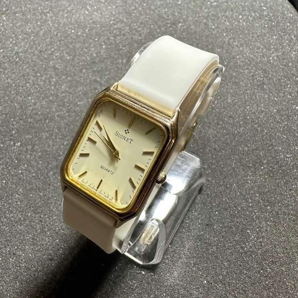 Signet Ladies Watch Vintage Gold Tone White Dial Quartz Movement Working - Picture 2 of 6